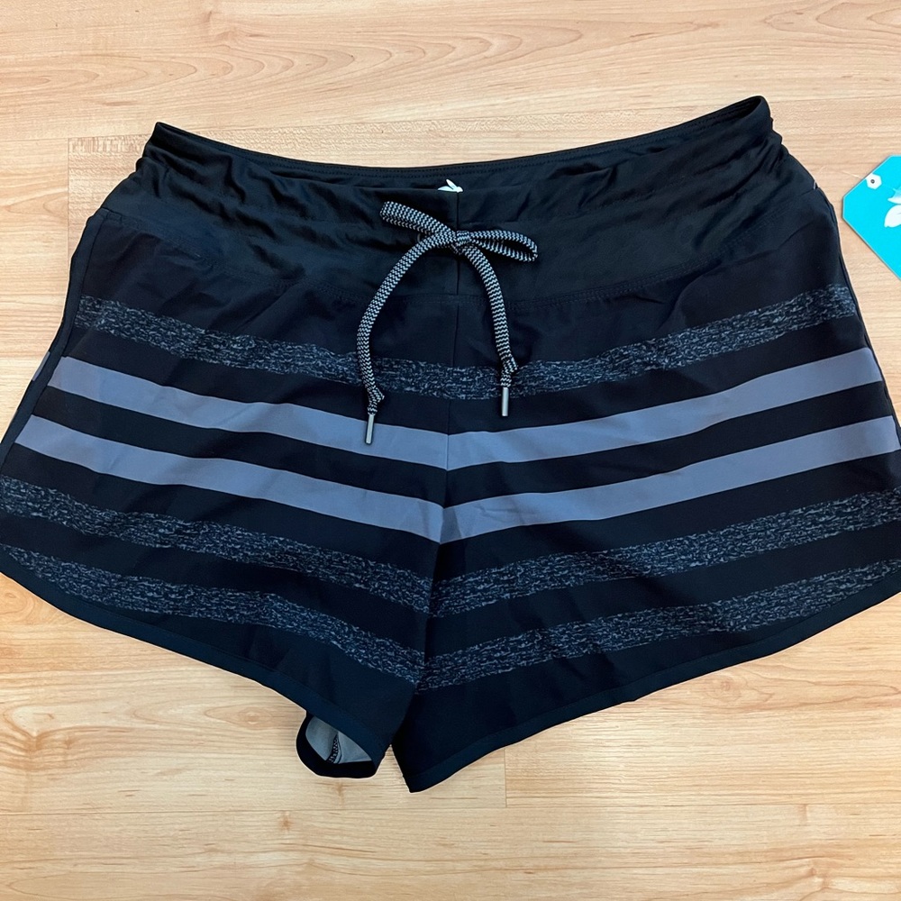 Rabbit women workout shorts Surf ‘N Turf 4” size M NWT